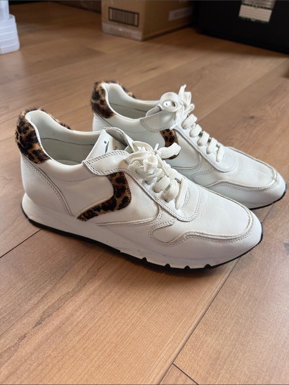 Voile Blanche White Women's Sneakers with Leopard Accent sz 39 8.5
